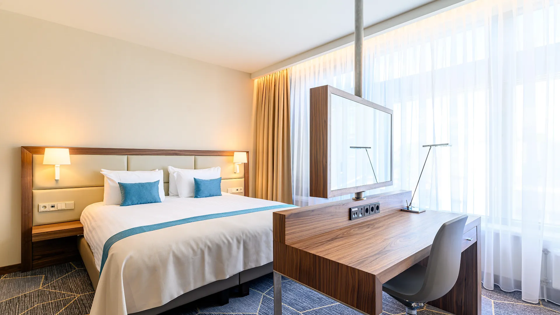 Crowne Plaza Maastricht By Ihg Hotel