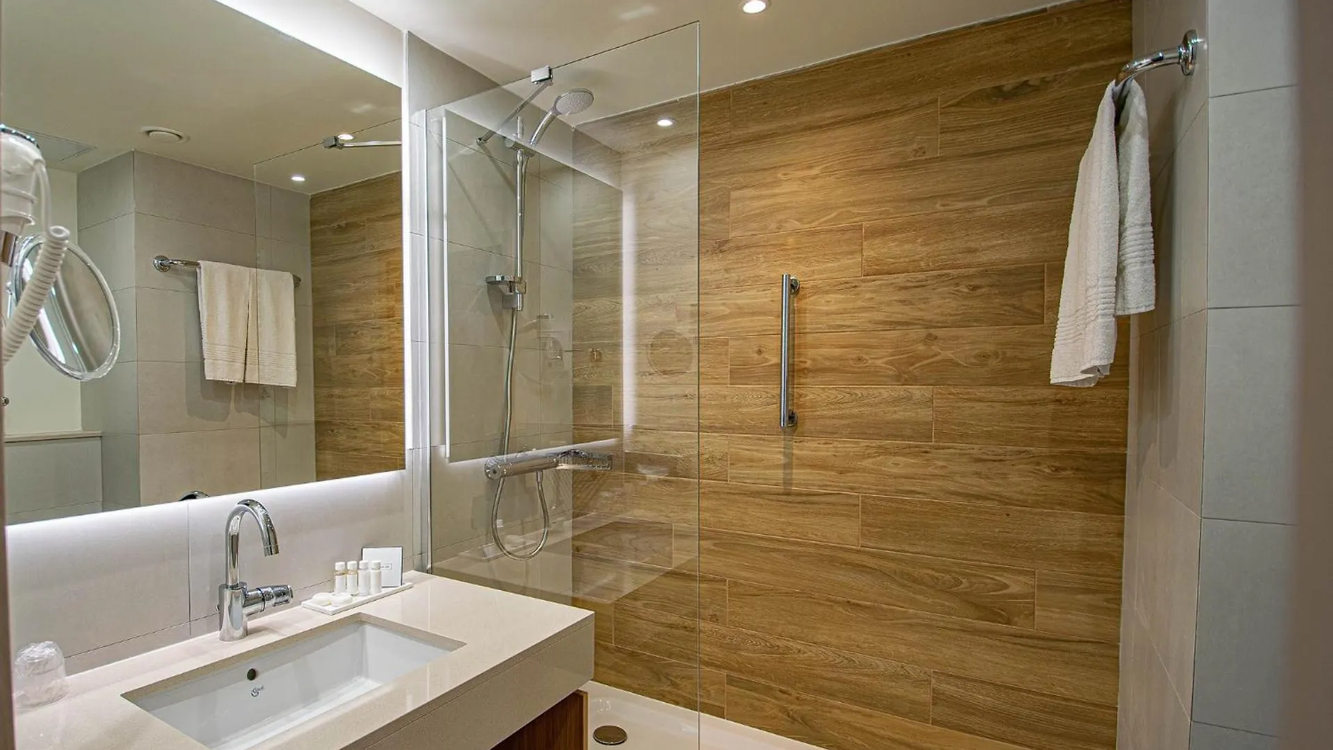 Crowne Plaza Maastricht By Ihg Hotel